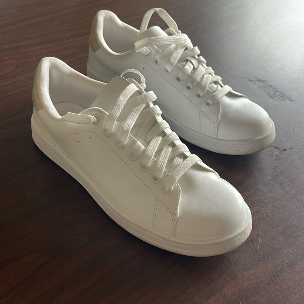 Time and Tru women’s sneakers